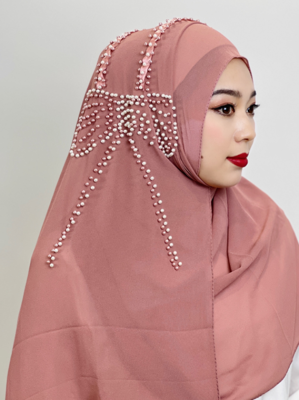 Hijab syar'i dengan pita besar di samping